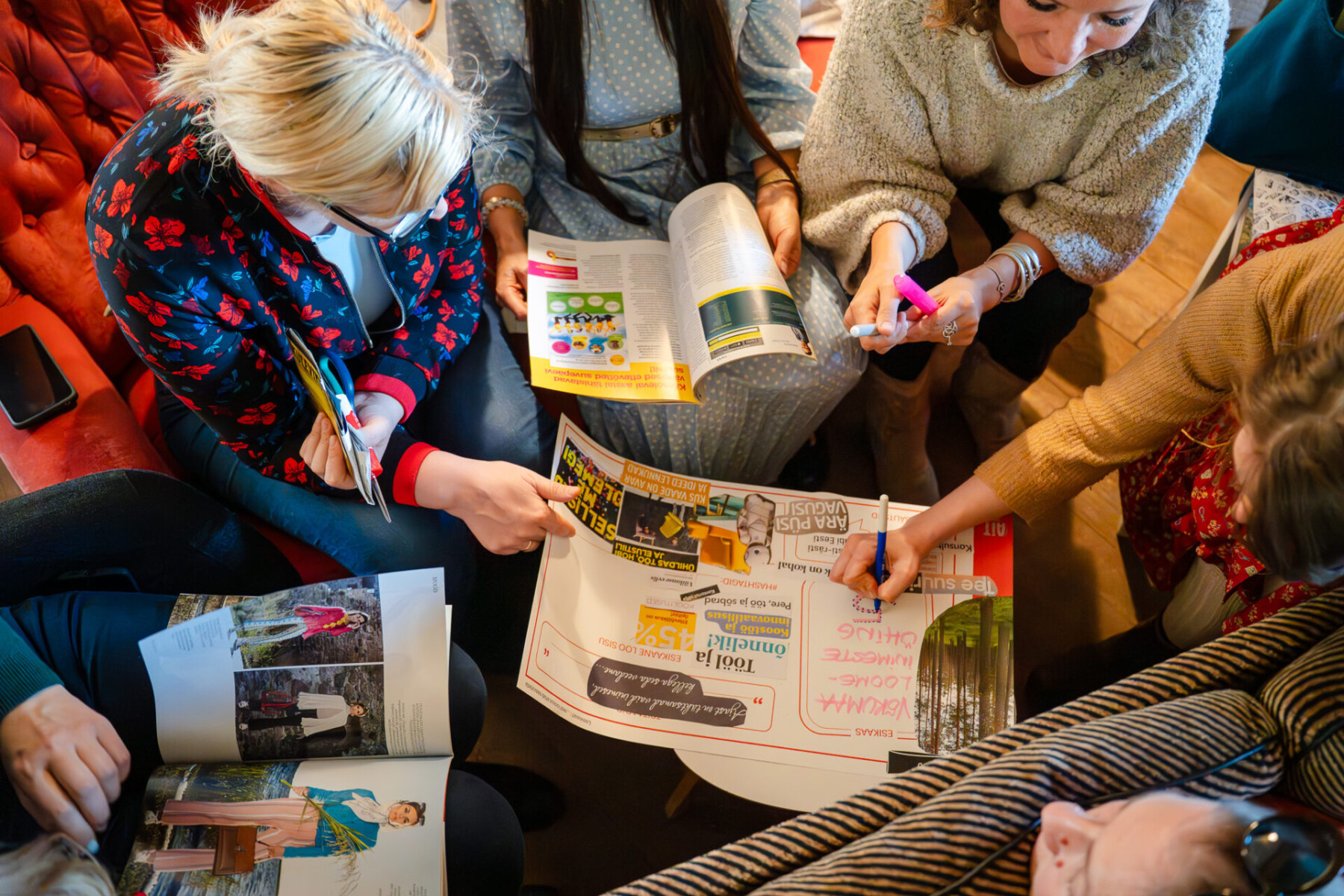Maakonna loovettevõtjad said Võrumaa Arenduskeskuse ja Kagu-Eesti ateljeed koostöös esmakordselt kokku läinud aasta aprillis. Foto: Madis Meister.
